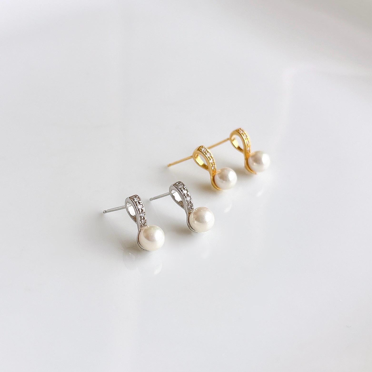 貝パールorガラスパール　ジルコニアヒール【イヤリング/ピアス】/pearl-084（フォーマル・デイリー）